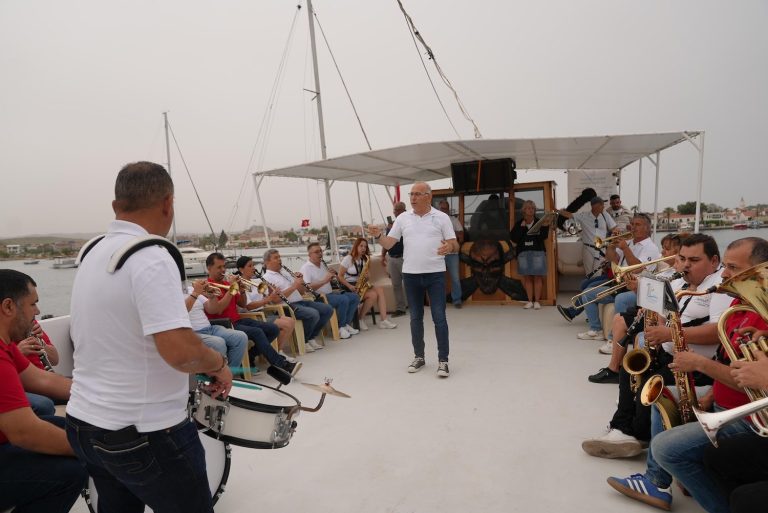 Seferihisar Belediyesi’nden Dip Temizleme Etkinliği