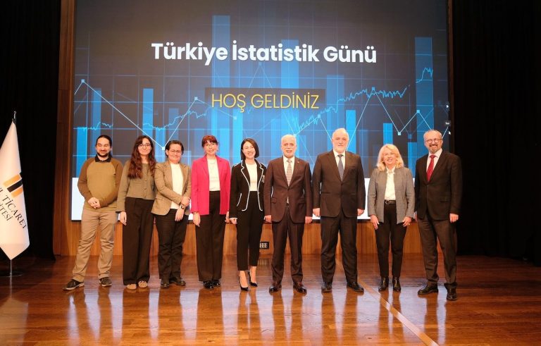 1.75 milyon yaşlı, tek başına yaşıyor