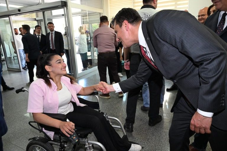 Başkan Zeyrek, Belediye çalışanlarıyla bayramlaştı