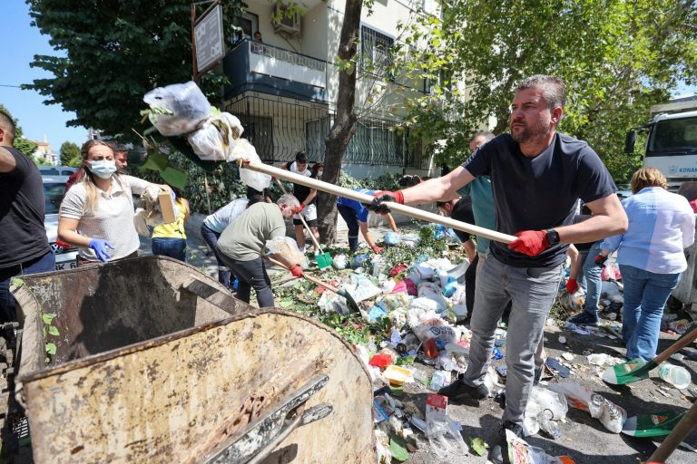Başkan Duman vatandaşlarla çöp topladı