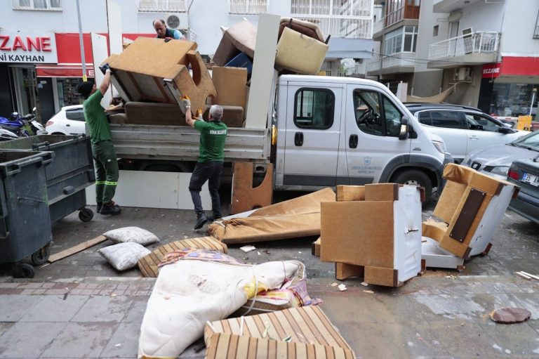 Konak’ta çevre ve görüntü kirliliğine geçit yok