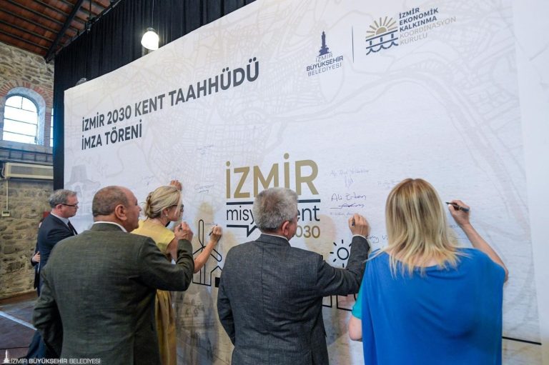 İmzalar İzmir 2030 Kent Taahhüdü için atıldı
