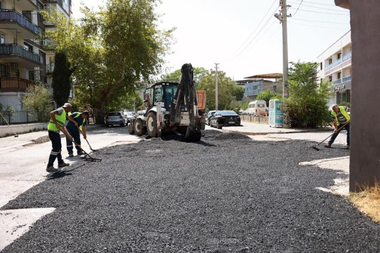 Bayraklı’da asfaltlama seferberliği