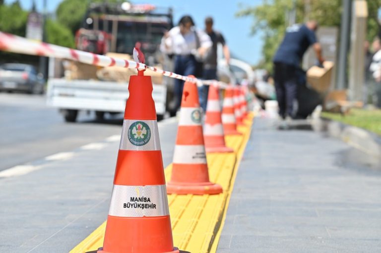 Görme engelliler için hissedilebilir zemin uygulaması sürüyor