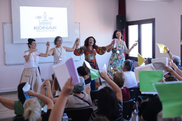 Konak’ta “Kahkaha Yogası ile Sağlığa Merhaba”