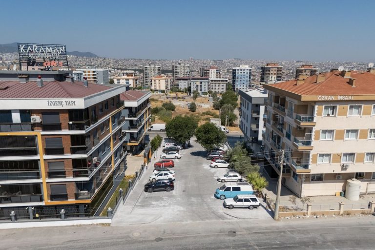Buca’da cep otoparkları ile mahalleler nefes alıyor