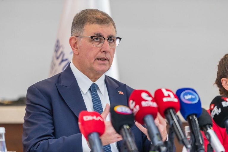 Başkan Tugay’dan İzmir operasyonuyla ilgili açıklama