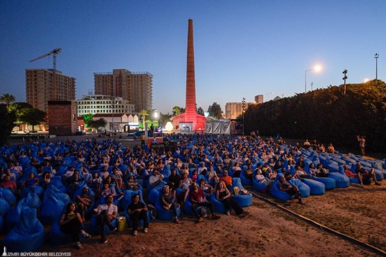 Yazın enerjisi konser ve tiyatrolarla İzmir’e yayılacak