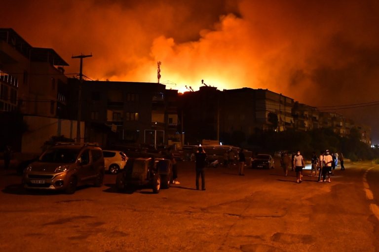 Seferihisar Mersin Alanı Mahallesi’ne itfaiyeden koruma kalkanı
