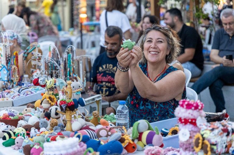 Karşıyaka Çarşısı kadın emeğiyle renkleniyor