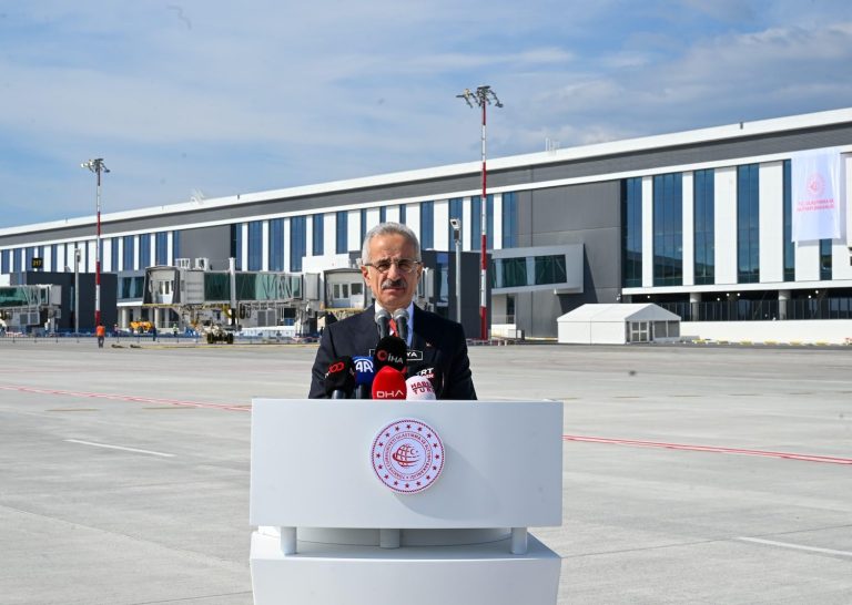 İstanbul ve Antalya havalimanları yolcu rekoru kırdı