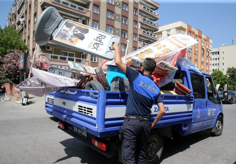 Karşıyaka’da yol ve kaldırımlar mercek altında