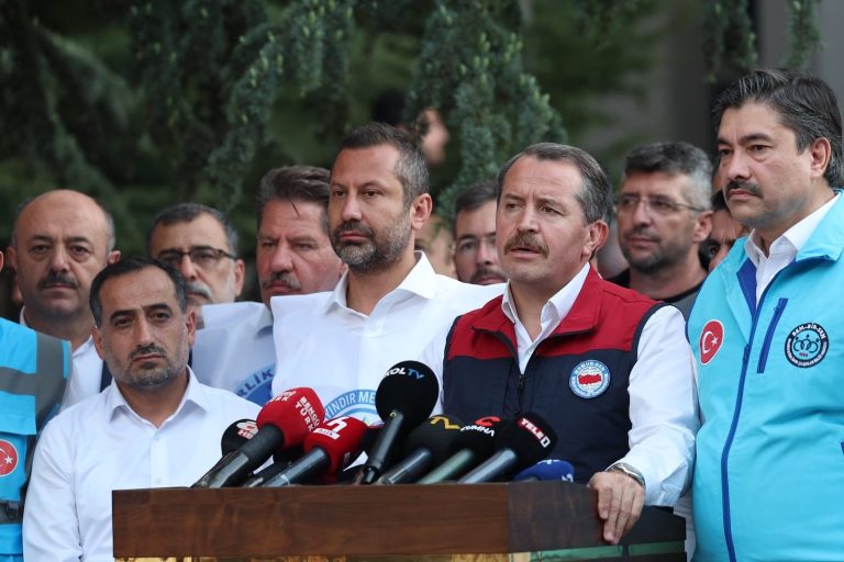 Yeni zam teklifi memurun yüzünü güldürmüyor