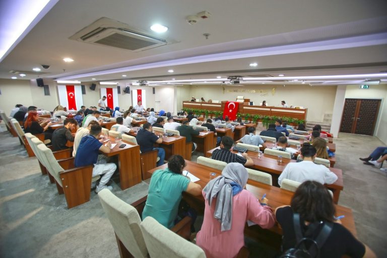 Karabağlar Belediyesi Bölgesel İstihdam Ofisi’nden 15 ayda 1418 kişiye iş
