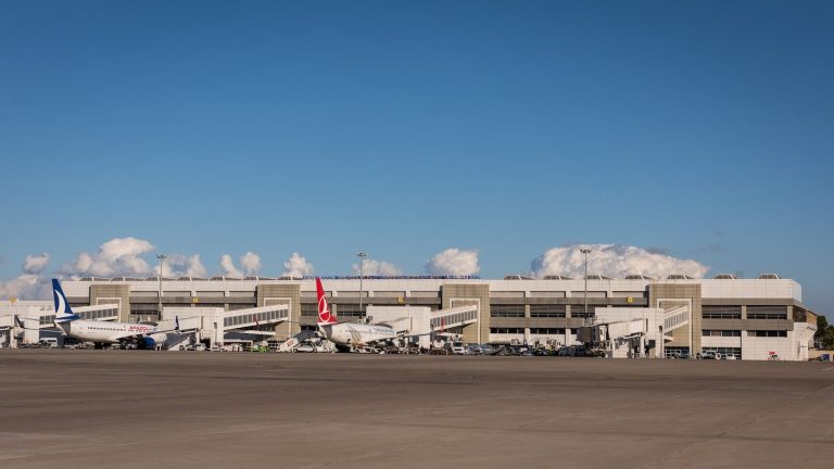 Antalya Havalimanı’nda tek günde 230 bin yolcu