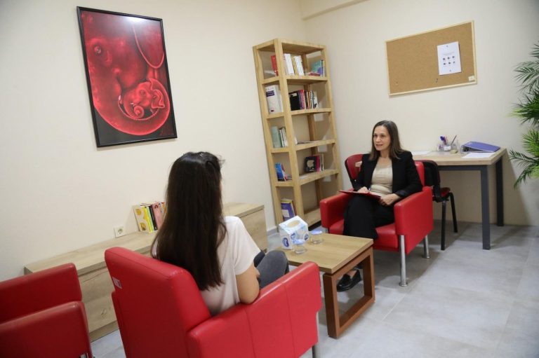 Bayraklı’da kadın ve çocuklara ücretsiz hukuki destek