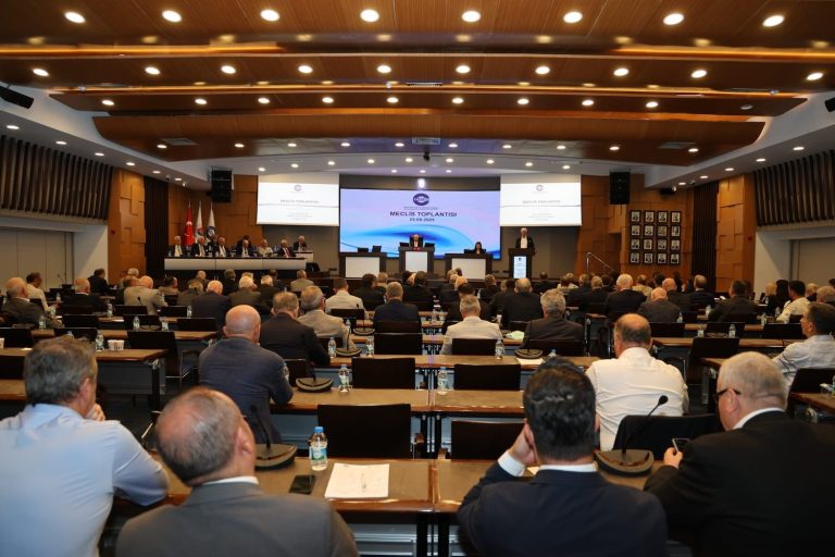 “Sanayici elindeki stokları satıyor”
