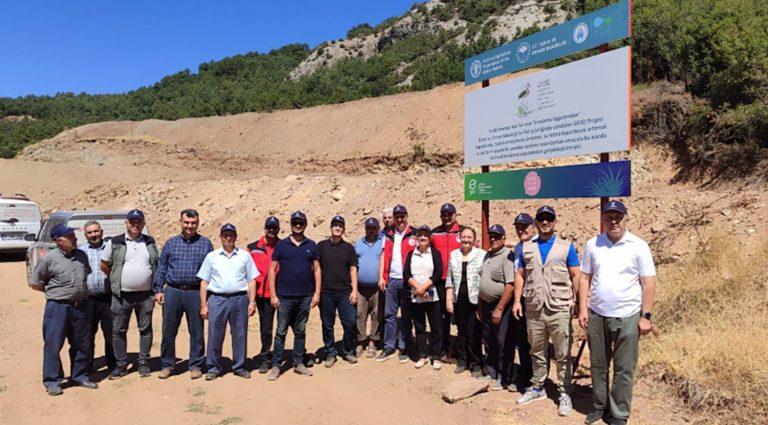 Gediz’de atıl araziler üretime kazandırılıyor