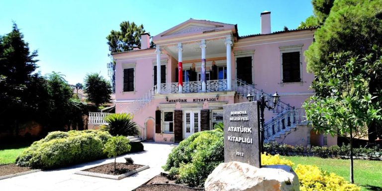 Bornova’da 26 bin kitabın bulunduğu 8 kitaplık açıldı