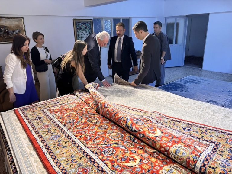 İngiltere’deki evleri Türk halıcıları süsleyecek