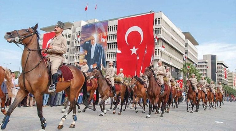 İzmir iş dünyası 9 Eylül’ü kutladı