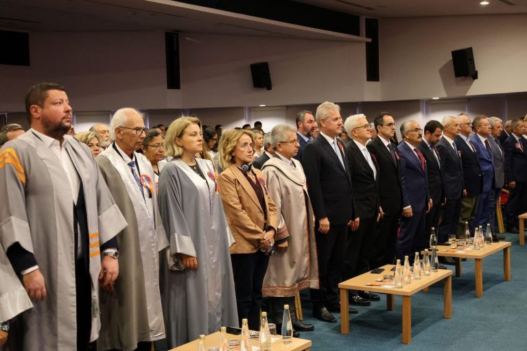 Eğitimi, toplumun her kesimine yayıyoruz