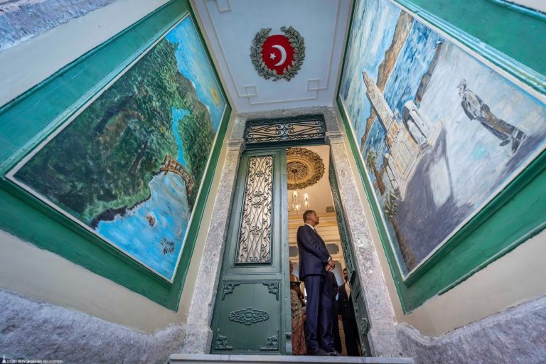 İzmir’in tarihi yapıları gün yüzüne çıkıyor