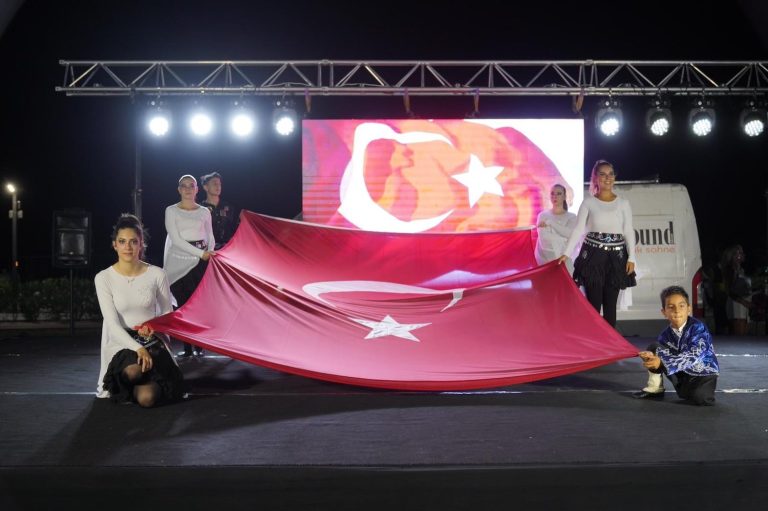 Ayvalık’ta ‘Uluslararası Kültür ve Halk Oyunları Festivali’ gerçekleşti