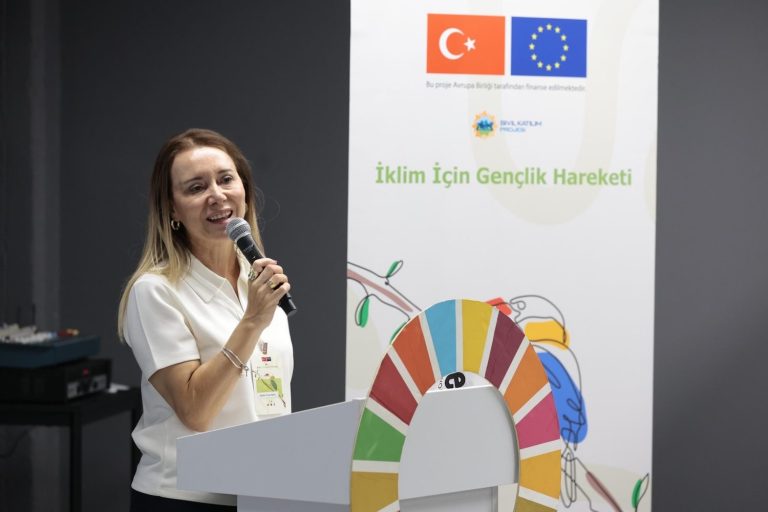 Gençler, iklim eylemi için Konak’ta zirve yaptı