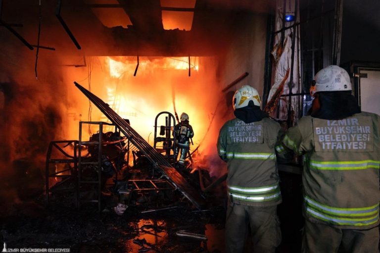 İzmir İtfaiyesi 8 ayda 11 bin 564 yangına müdahale etti