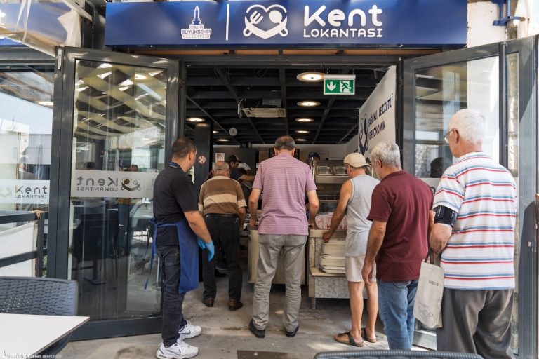 İzmirlilerin bütçesine dost: Kent Lokantası