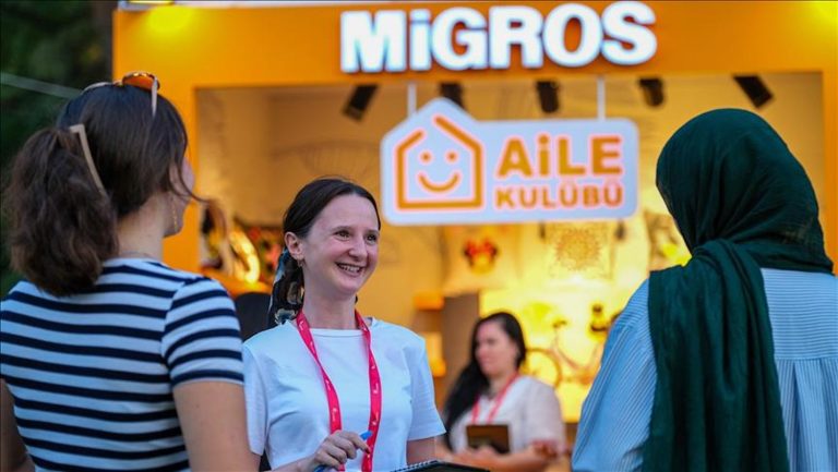 Tekel bayilerden Migros işçilerine destek