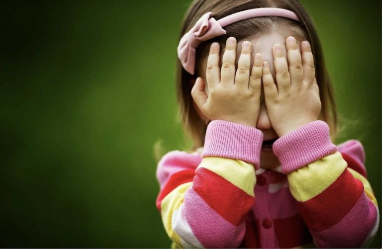Çocukluk deneyimleri kıskançlığı şekillendiriyor 