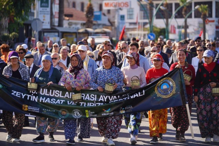 Ayvalık’ta zeytin hasadından konserlere dopdolu bir festival programı