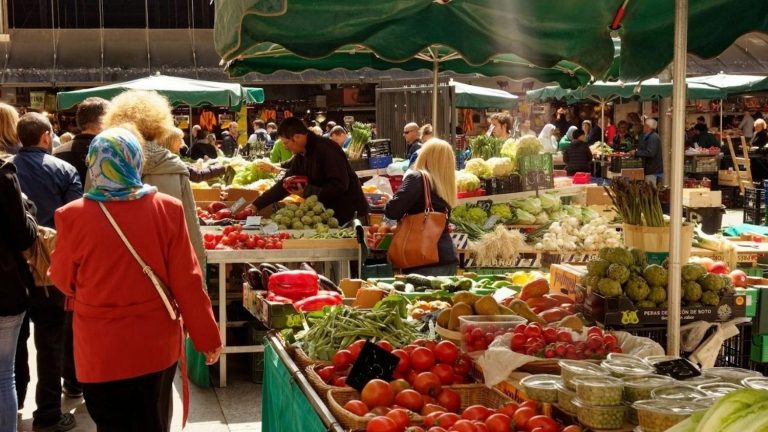 Pazarcılar, Bostanlı Pazarı’nın cumartesi kurulmasına tepkili