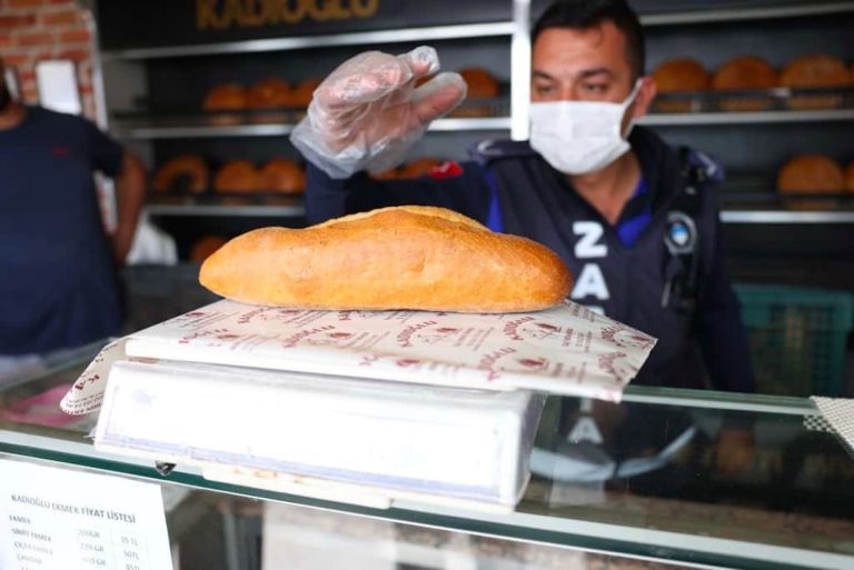 Çeşme Belediyesi zabıta ekiplerinden, fırınlara hijyen denetimi