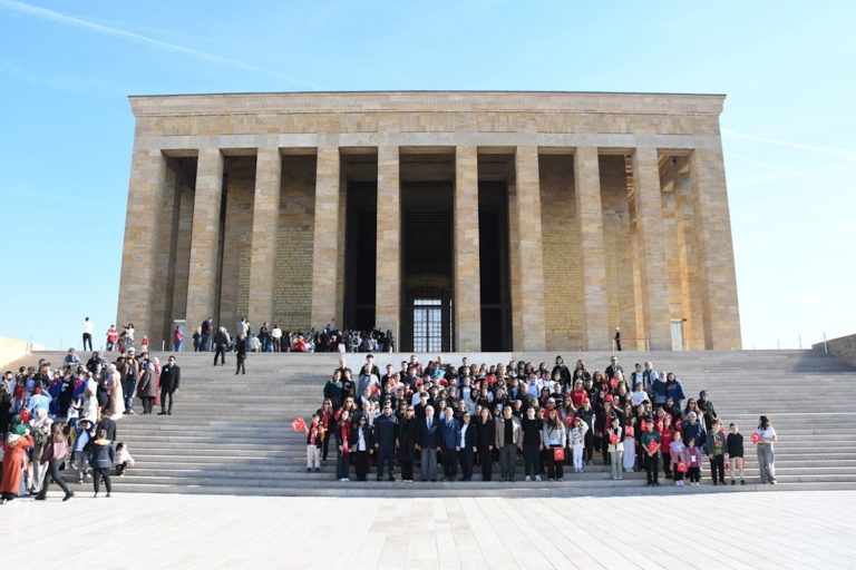 ROTARY’DEN ANLAMLI ZİYARET BİR NESİL DAHA ATA’NIN İZİNDE