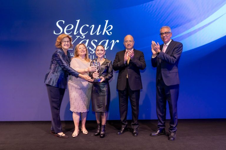 Selçuk Yaşar Ödülü bilim insanı Prof. Dr. Uysal’a verildi