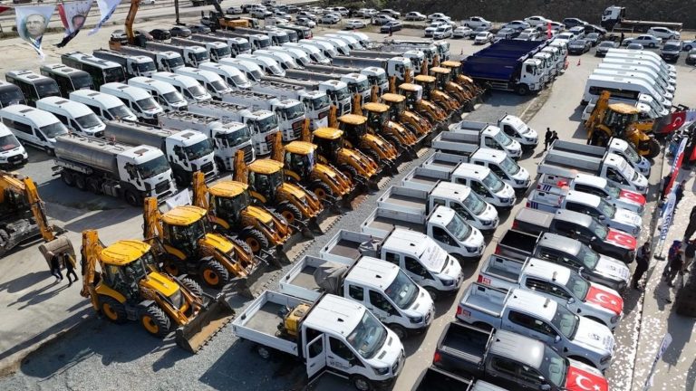 Foça Belediyesi’nden 31 milyon TL’lik araç filosu yatırımı