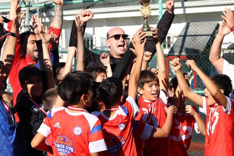 Atatürk’ün çocukları Cumhuriyet Kupası için sahaya çıktı