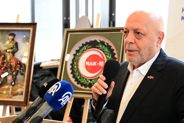 HAK-İŞ ve HİZMET-İŞ el sanatları sergisiyle emeği sanatla buluşturdu