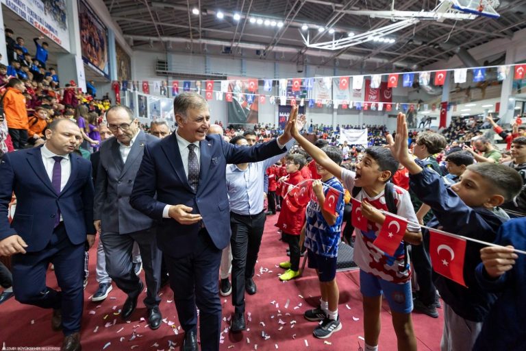 İzBB, 282 amatör spor kulübüne 20 milyon TL destek sağladı