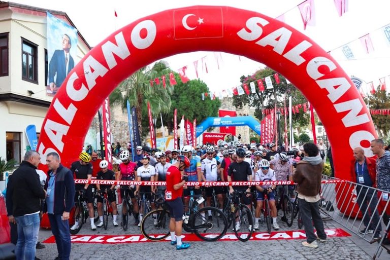 VeloTürk Gran Fondo Çeşme’de pedallar barış için döndü