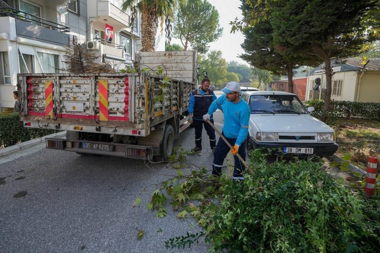 Gaziemir Belediyesi bahçe atıklarını randevulu sistemle topluyor
