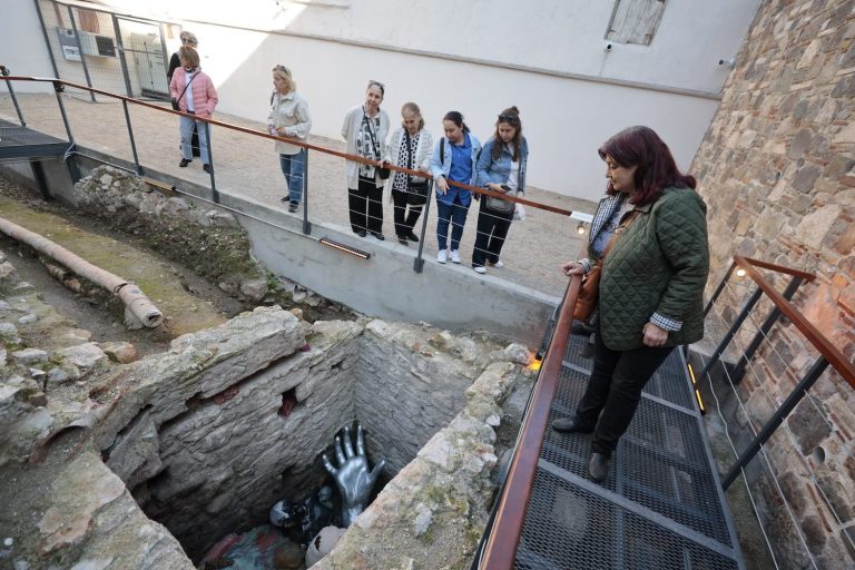 Sanat ve tarihi buluşturan Kıllıoğlu Hamamı’na yoğun ilgi