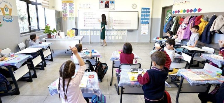 Sendikalardan ‘kadrolu öğretmen’ talebi