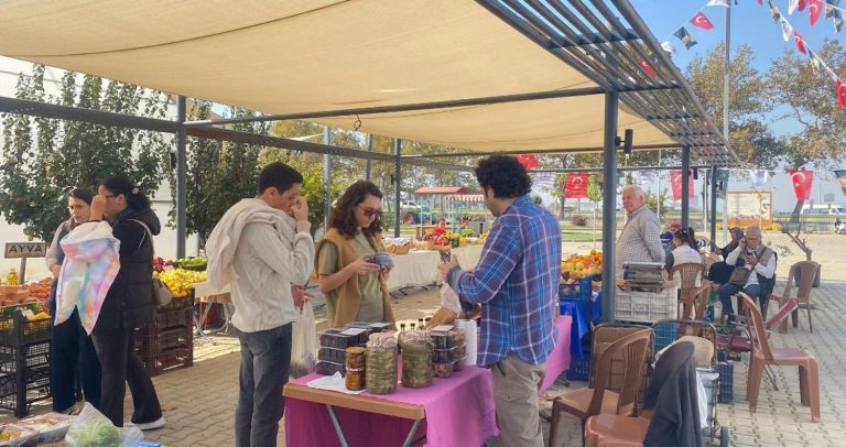 Üretici Pazarı, Efes Tarlası Yaşam Köyü’nde devam ediyor