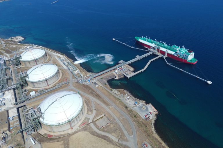 “LNG kapasitesi, en soğuk kış günlerinde evlere yetecek ölçüde”