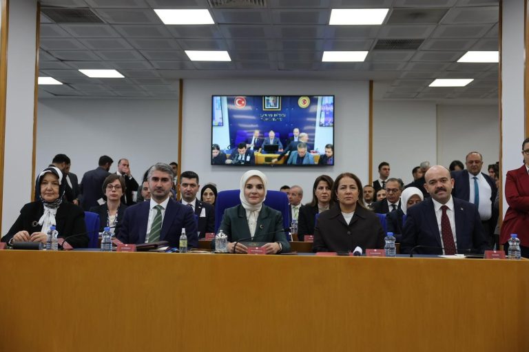 Sosyal medya kullanımına yaş düzenlemesi yolda