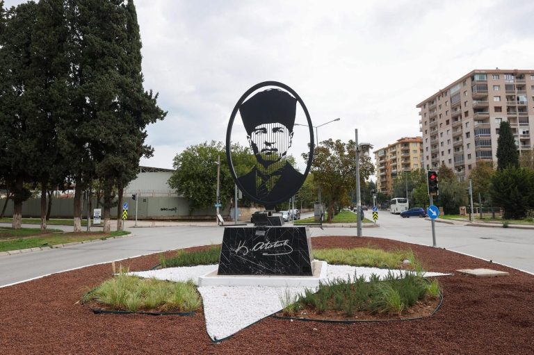 Buca’da bitkilerle yeşil alanlarda büyük dönüşüm